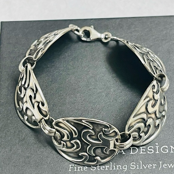 Silpada Circle Of Friends  Bracelet - Picture 2 of 6